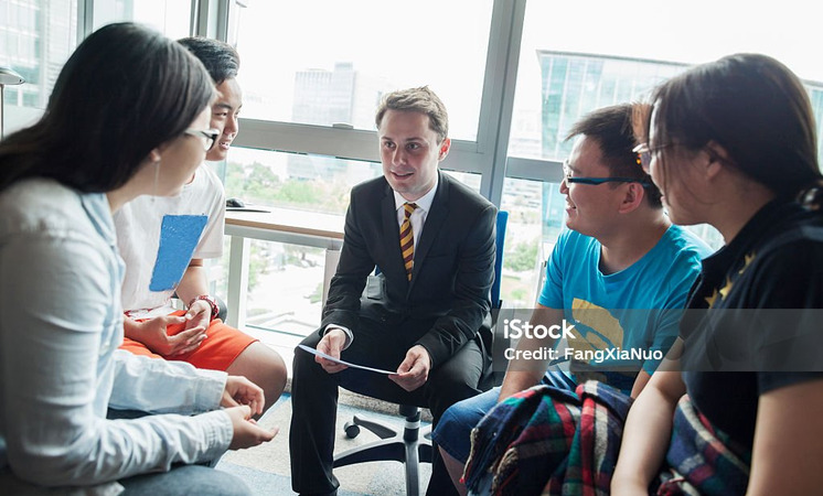 Chuyên viên/Nhân viên Tư vấn Hướng nghiệp Tuyển sinh