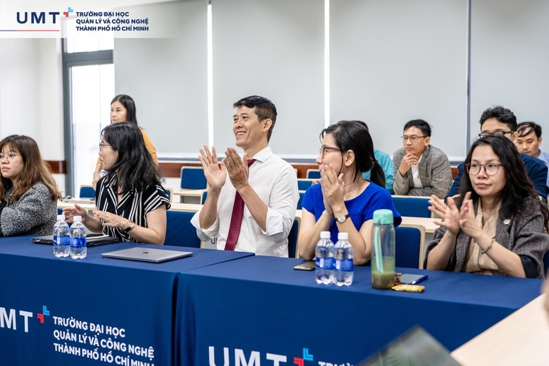 Tổ chức sự kiện