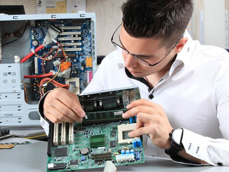 Xuất Khẩu Lao Động- DU HỌC - Việc làm việt phát - Nên chọn ngành gì khi đi du học Đức? 4 Ngành Kỹ Thuật Máy Tính Là Gì? Học Những Gì? Ra Trường Làm Gì?