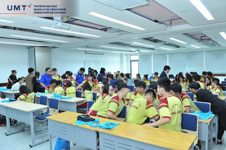UMT CAMPUS TOUR 2025 - HÀNG TRĂM HỌC SINH THPT HÀO HỨNG TRẢI NGHIỆM ĐẠI HỌC THỰC TIỄN, TOÀN DIỆN